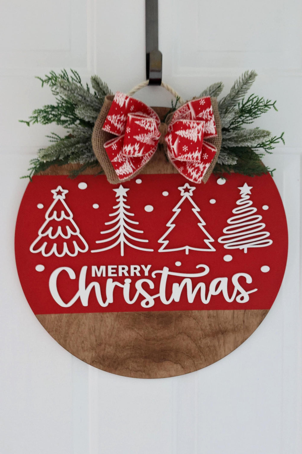 Merry Christmas Round Door Sign  Festive Farmhouse Holiday Decor